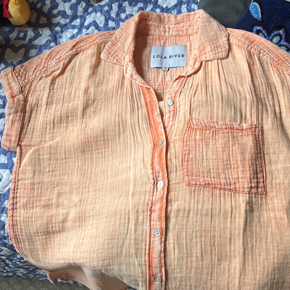 Lola River beachy summer shirt.Very comfortable and light for hot summer days!